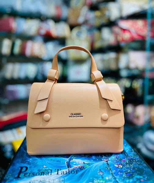 প্রিমিয়াম CLASSIC ব্যাগ – আধুনিক নারীর জন্য আভিজাত্যের প্রতিচ্ছবি