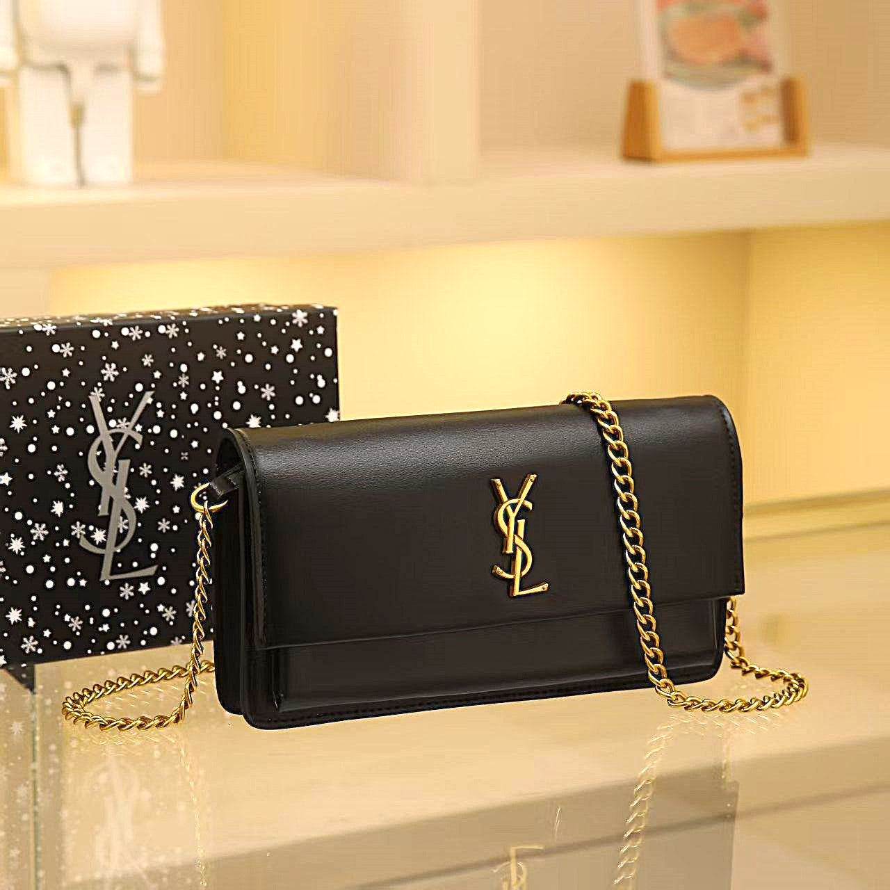 কালোর জাদুতে লাক্সারির ছোঁয়া — সেন্ট লরেন্ট YSL ব্যাগ