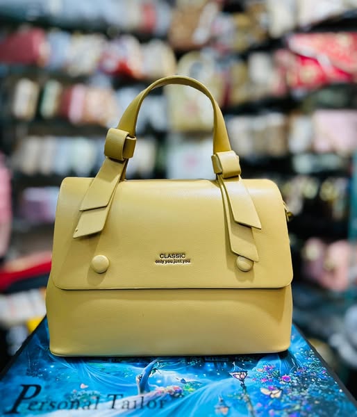 CLASSIC মাস্টার্ড লেডিস ব্যাগ – স্টাইল ও আভিজাত্যের অনন্য মিশেল