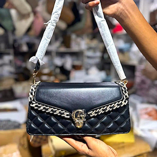 Luxury Black Quilted Shoulder Bag for Women – Elegant Chain Accent Handbag