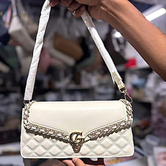 Luxury White Quilted Shoulder Bag for Women – Elegant Chain Accent Handbag